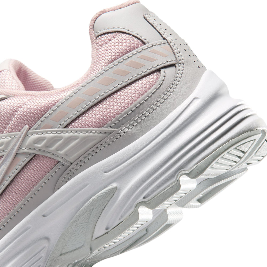 NIKE Authentic Initiator - Womens