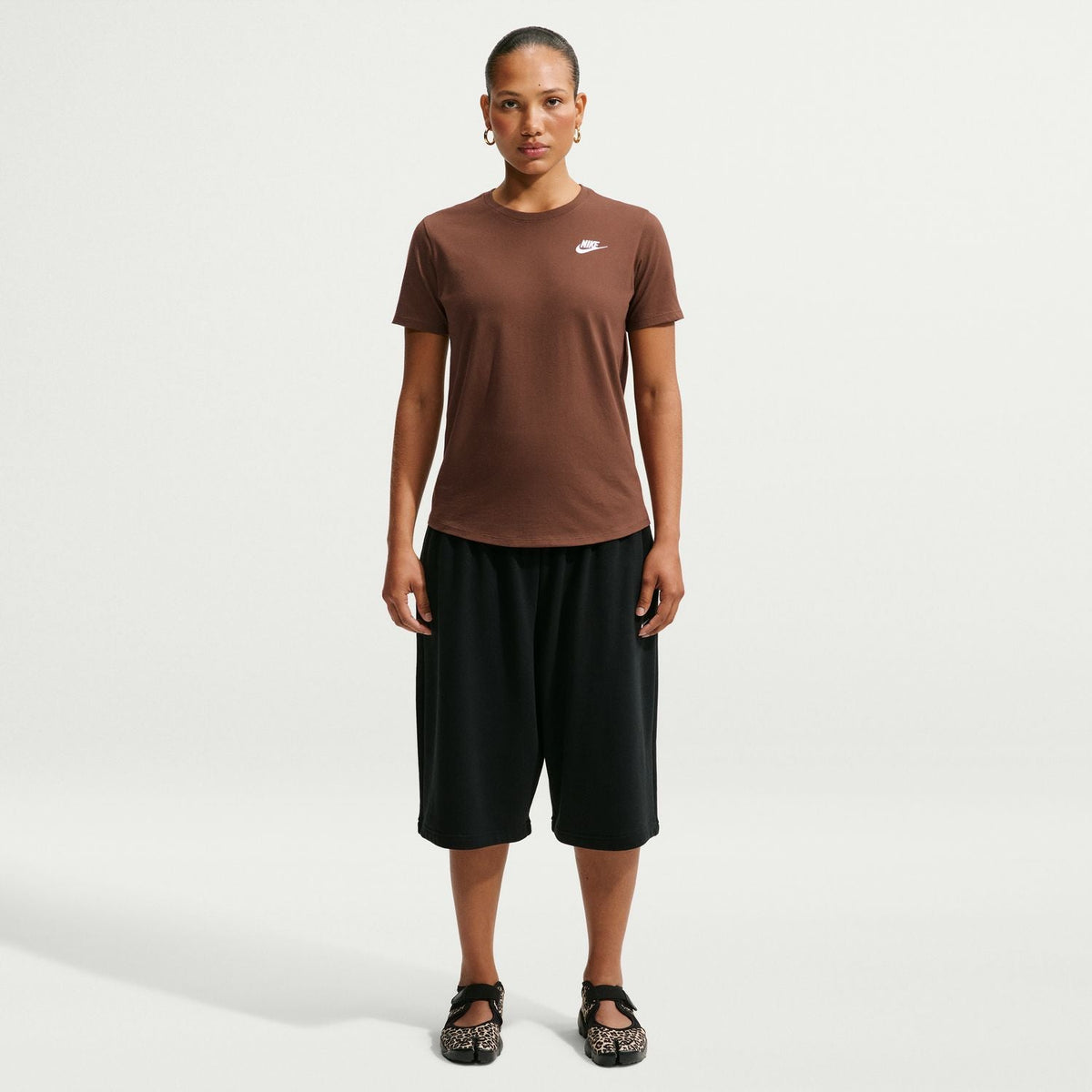 NIKE Club Tee - Womens