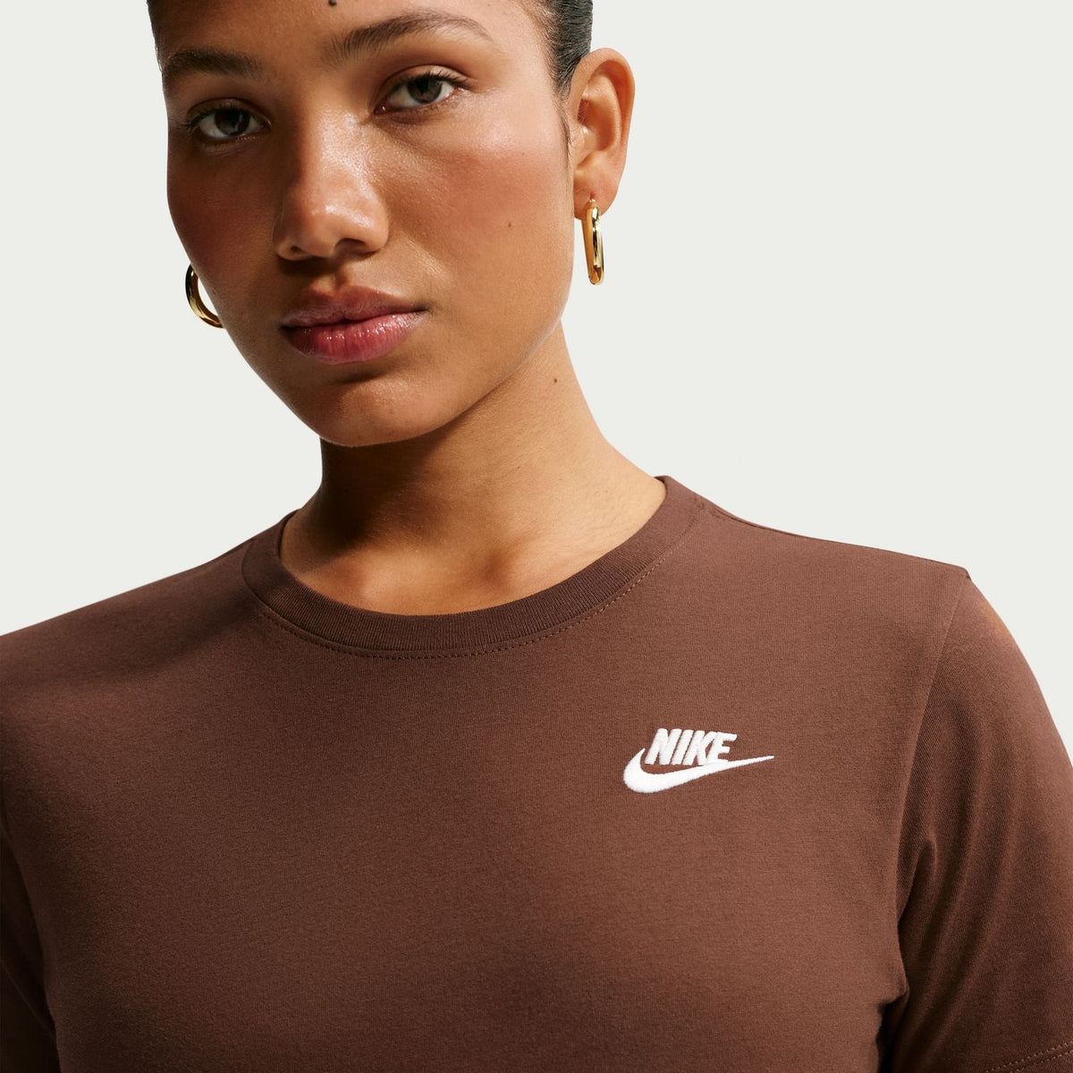 NIKE Club Tee - Womens