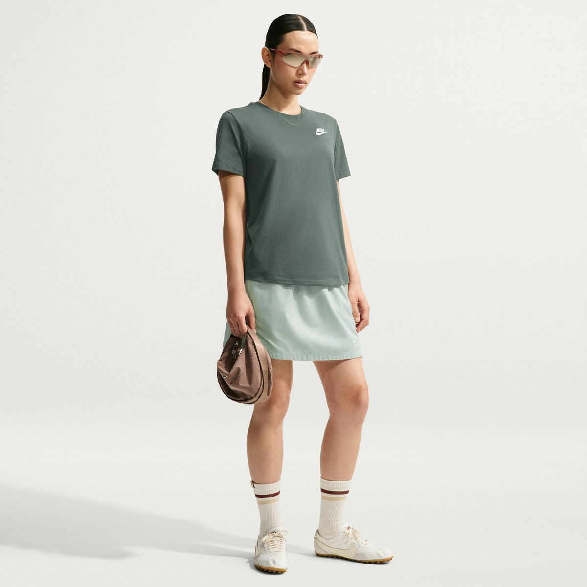 NIKE Club Tee - Womens