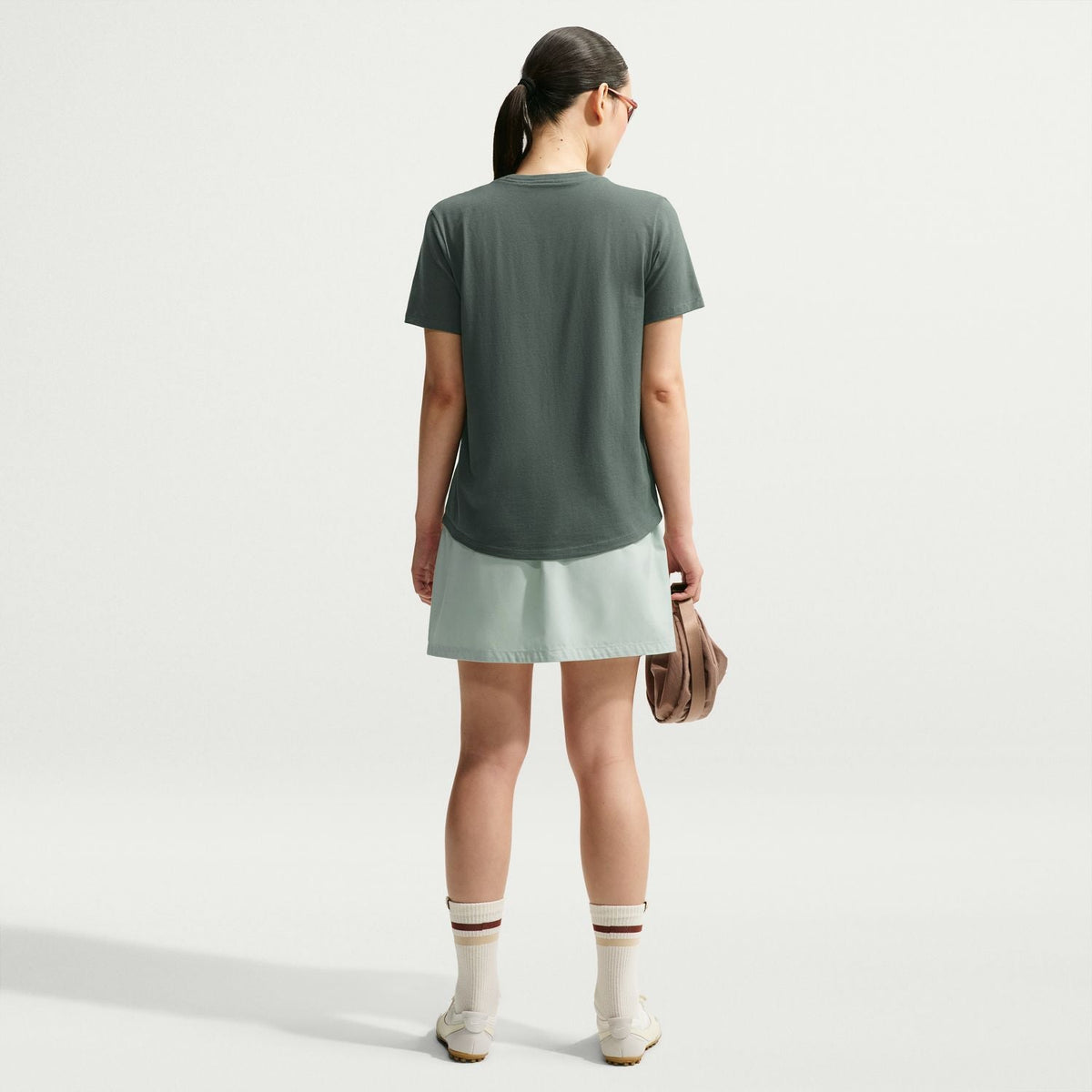 NIKE Club Tee - Womens