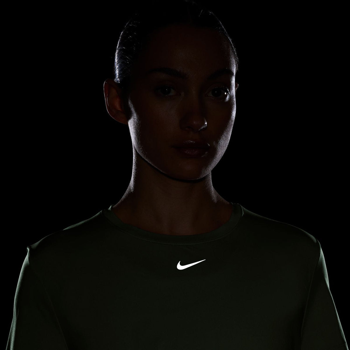 NIKE One Classic Twist Tee - Womens