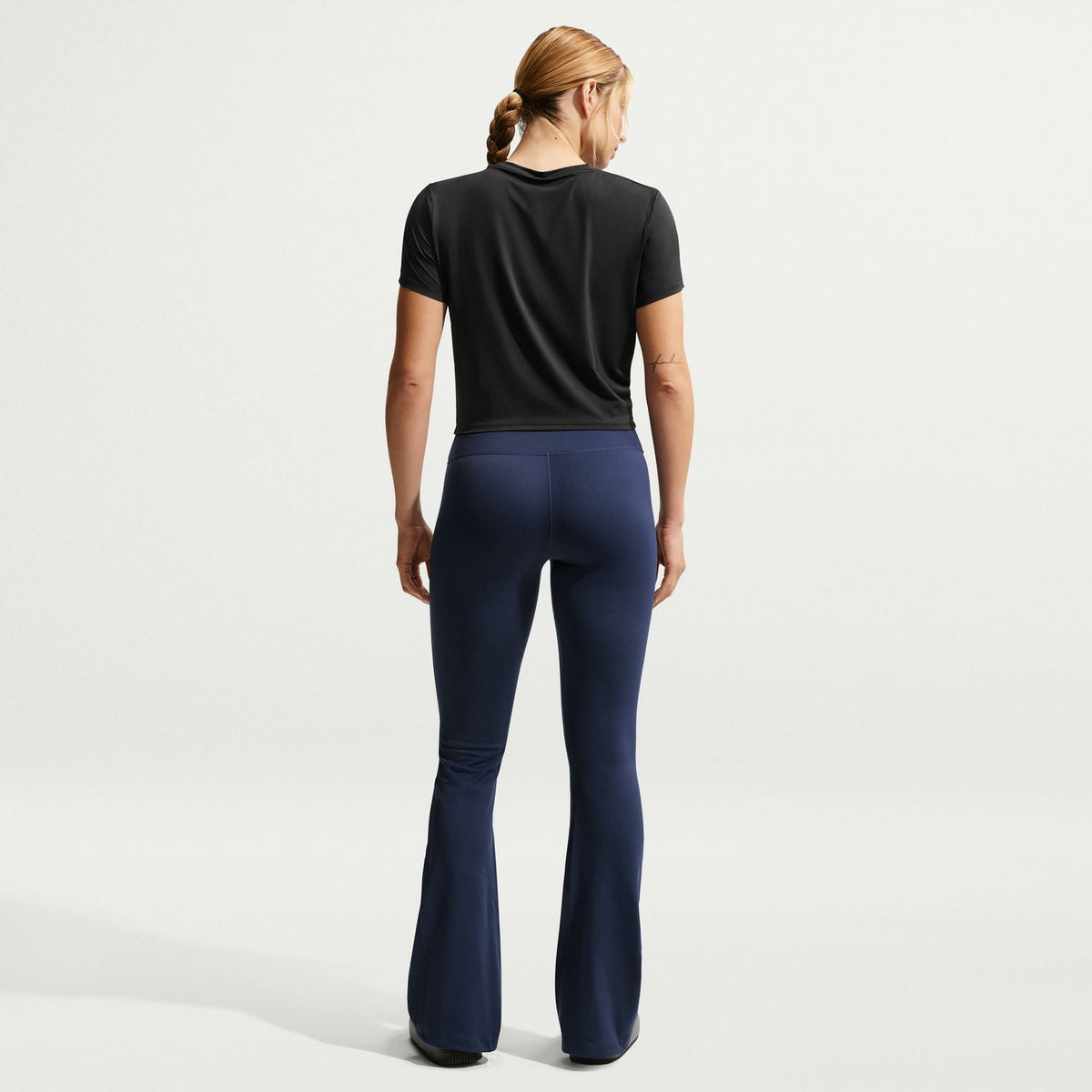 NIKE One Classic Twist Tee - Womens