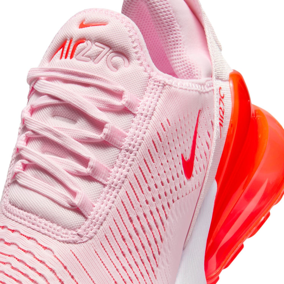 NIKE Premium Air Max 270 - Womens
