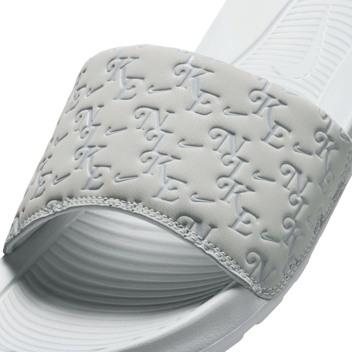 NIKE Victori One - Womens