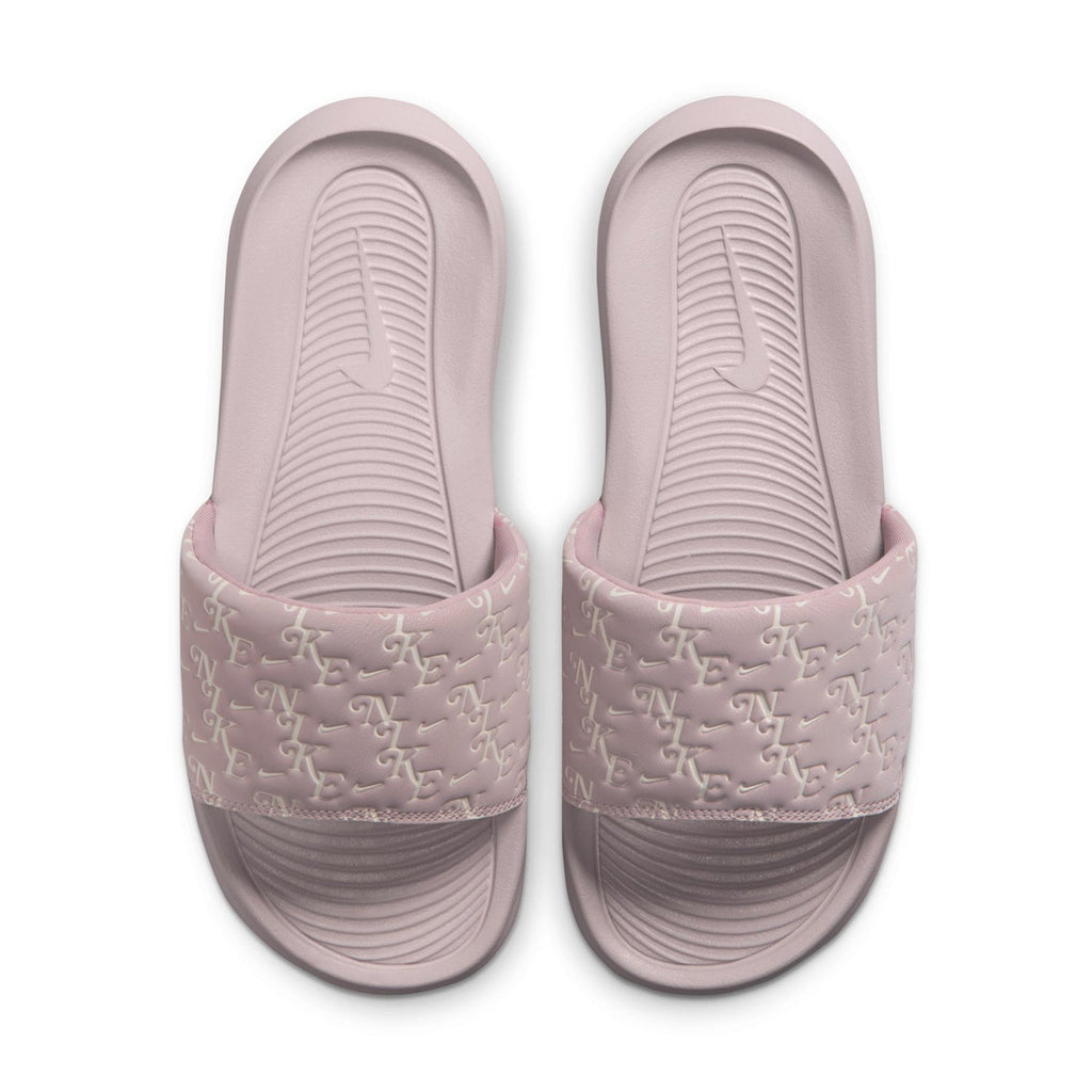 NIKE Classic Victori One - Womens