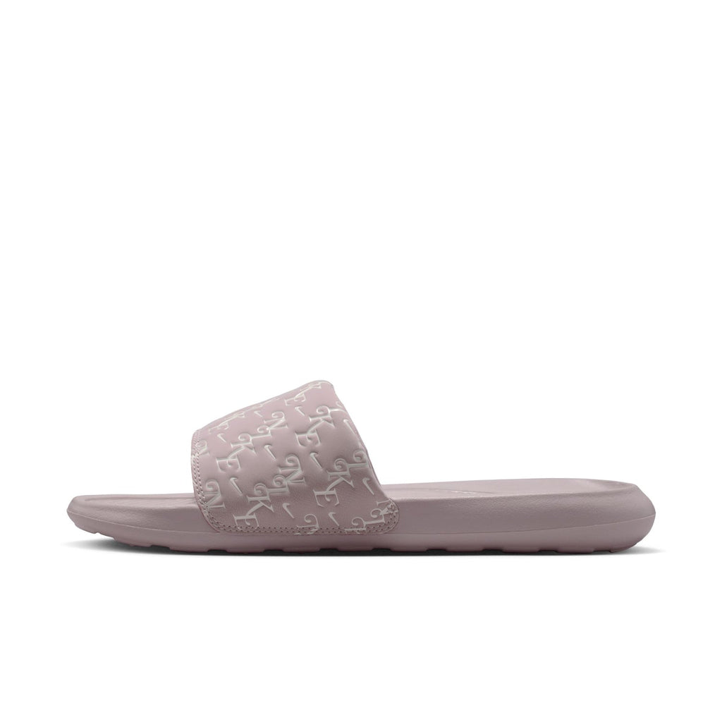 NIKE Classic Victori One - Womens