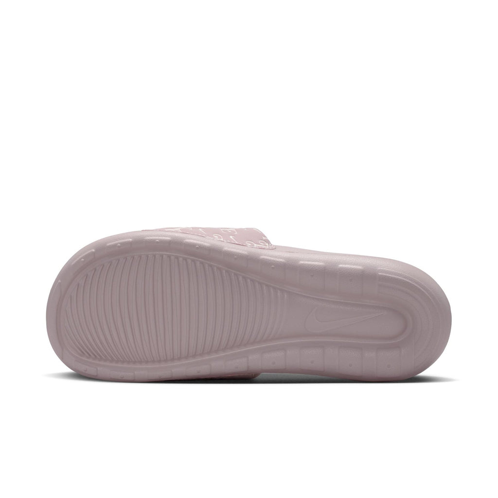 NIKE Classic Victori One - Womens