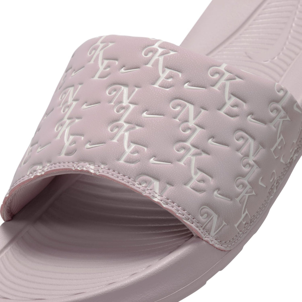 NIKE Classic Victori One - Womens