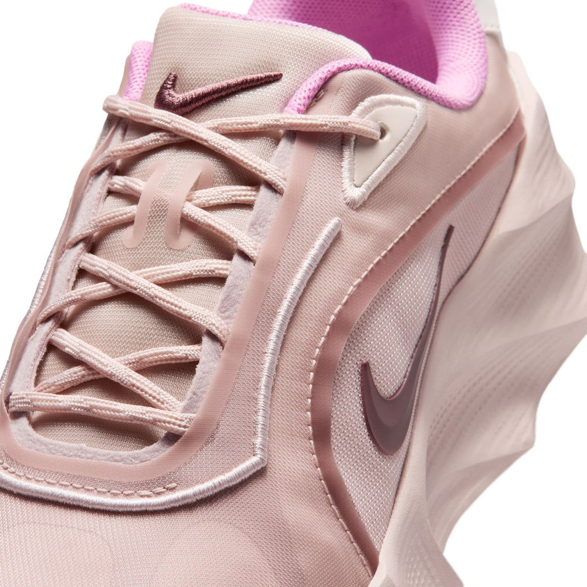 NIKE Aura Edge - Womens