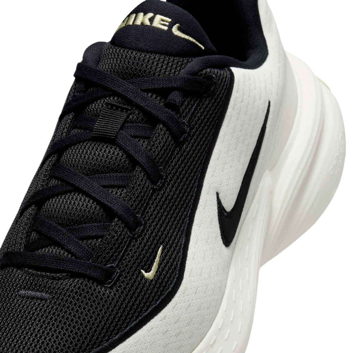 NIKE Uplift SC - Mens