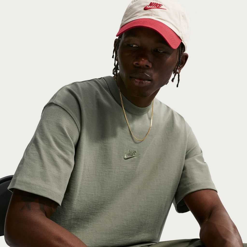 NIKE Premium HW Essential Tee - Mens