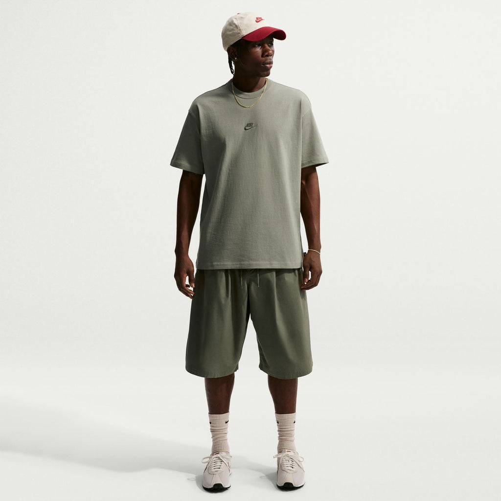 NIKE Premium HW Essential Tee - Mens