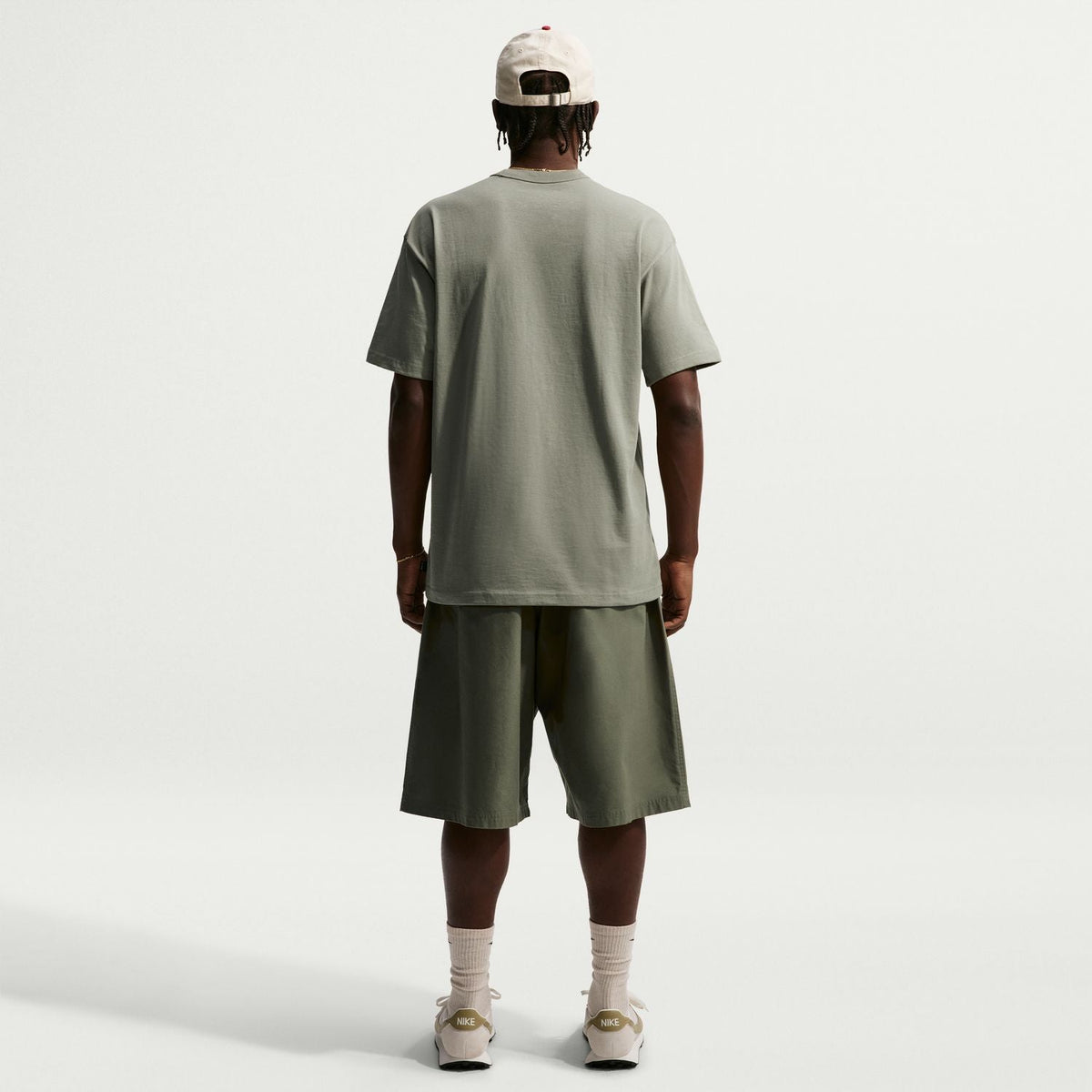 NIKE Premium HW Essential Tee - Mens