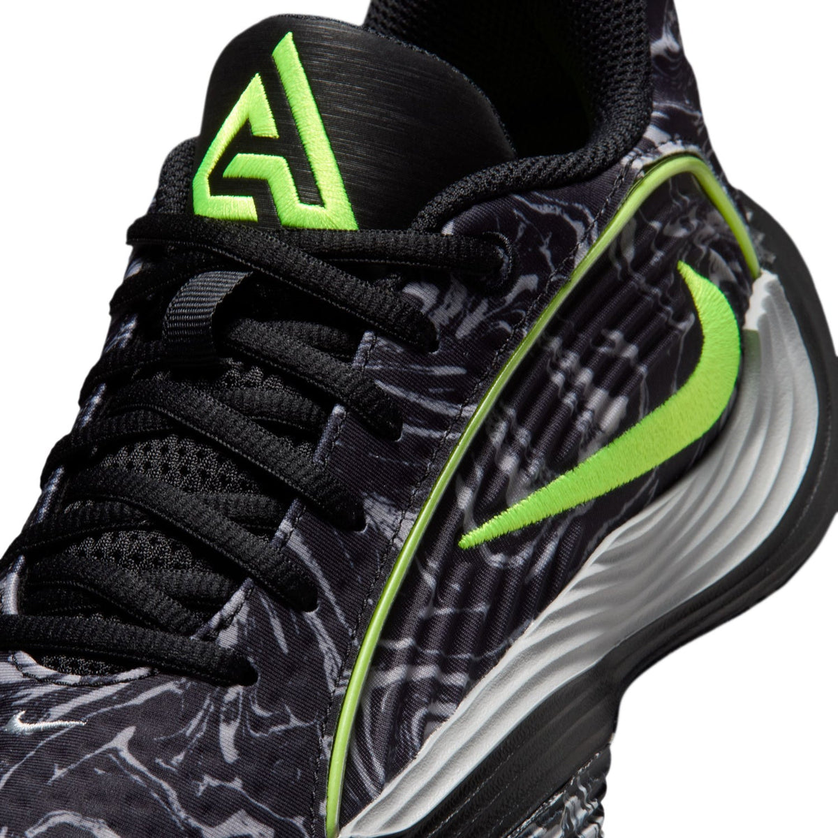 NIKE Authentic Giannis Immortality 5 - Youth
