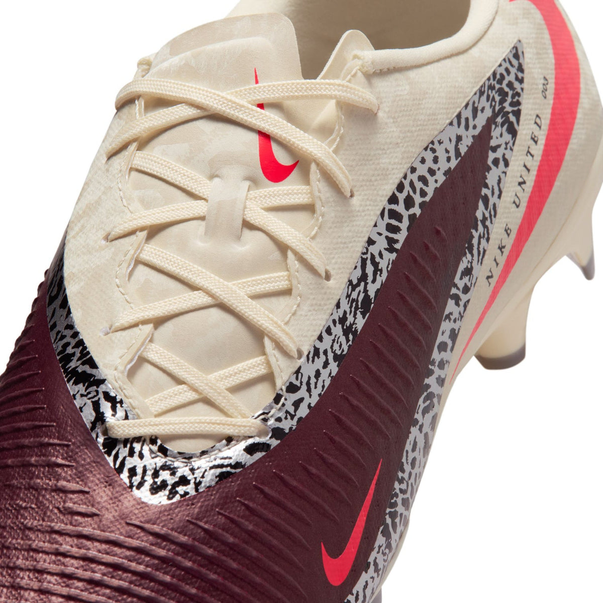 NIKE Phantom 6 Low Academy FG/MG - Mens