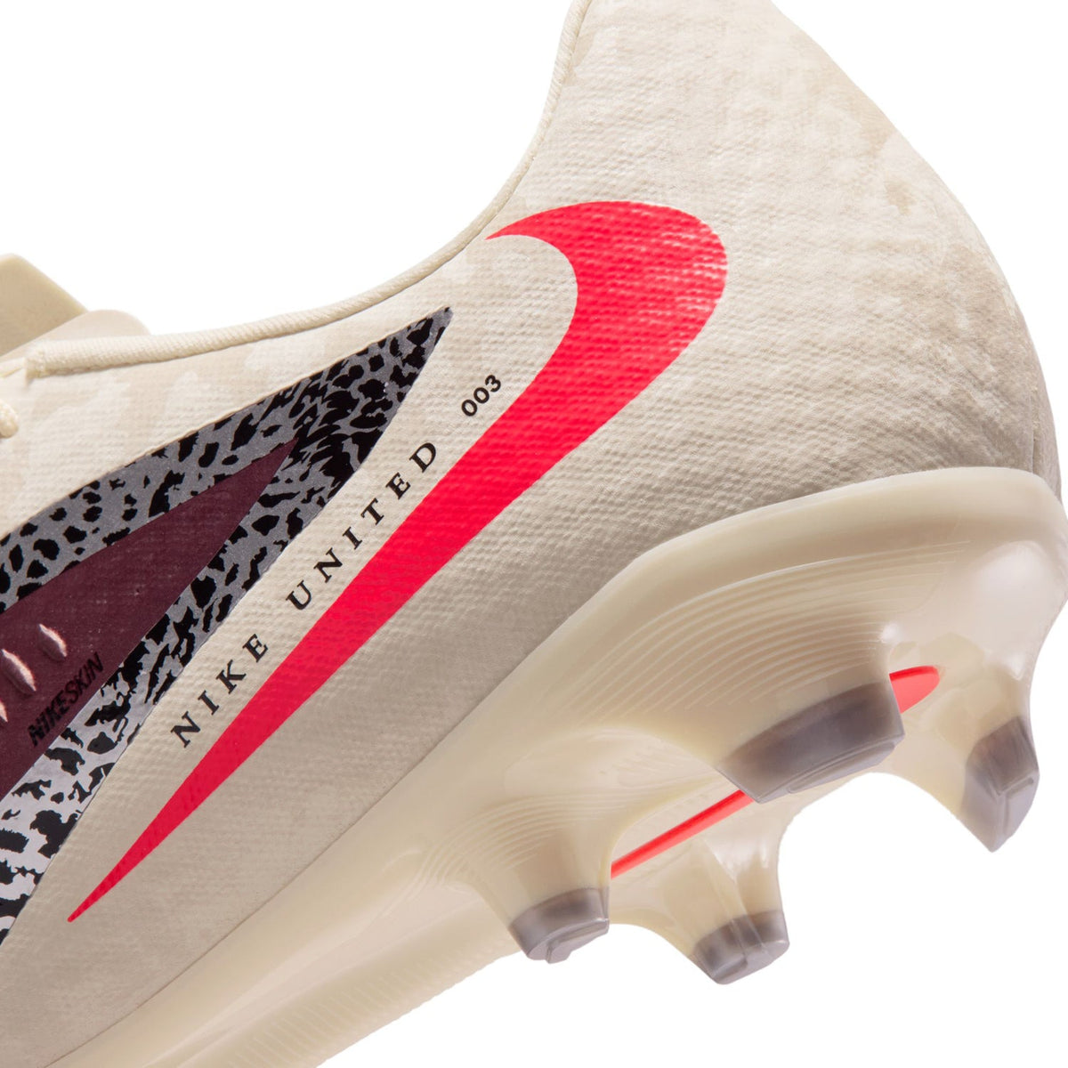 NIKE Phantom 6 Low Academy FG/MG - Mens