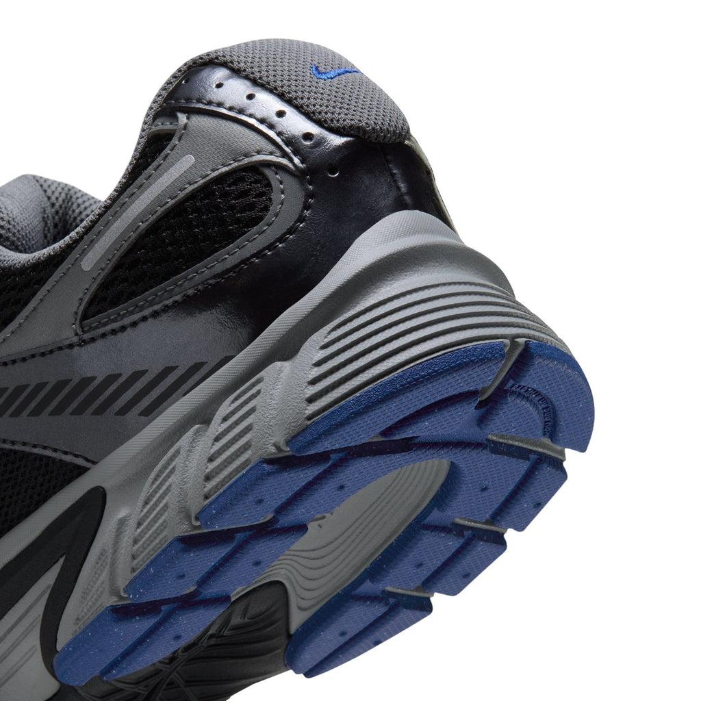 NIKE V5 RNR Wide Width- Mens